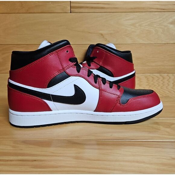Nike Air Jordan 1 Retro MID Chicago Black Toe MENS Black Red Shoe 554724-069 - Picture 7 of 11